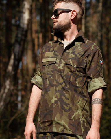 Randonnée avec camouflage : pourquoi l'équipement de camouflage est idéal pour le sentier