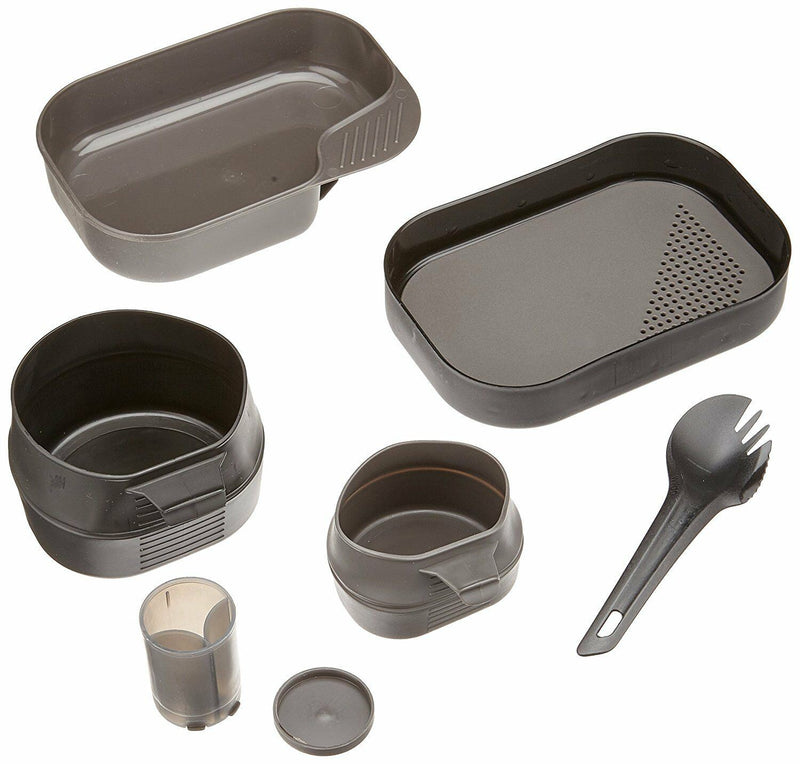 Kit de camping de marque suédoise Wildo Camp A Box, vert olive, assiettes, tasses, fourchettes, pour l'extérieur