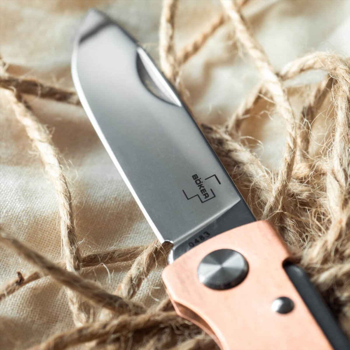 Couteau de poche pliant Boker Plus Atlas 12C27 lame en acier manche en cuivre Bronze