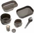 Kit de camping de marque suédoise Wildo Camp A Box, vert olive, assiettes, tasses, fourchettes, pour l'extérieur