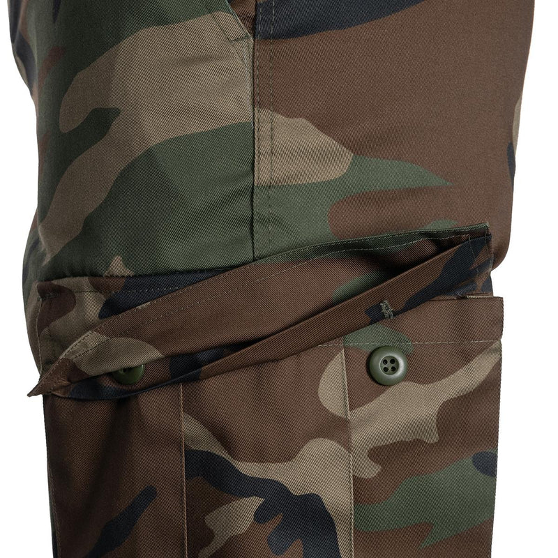 Short militaire cargo BDU de marque Mil-Tec style militaire camouflage Woodland bermuda