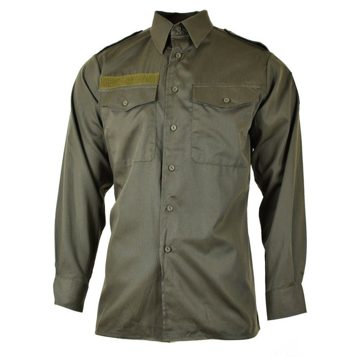 Véritable chemise de combat militaire à manches longues M65 vert olive de l'armée autrichienne avec boutons sur le devant et poches poitrine.