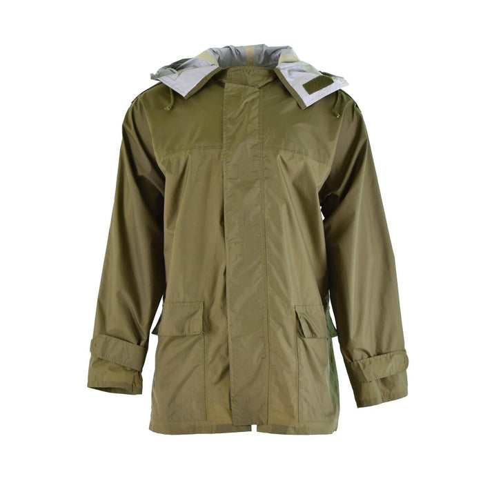 Véritable veste imperméable de l'armée danoise olive terne avec capuche, poignets réglables, rabat-tempête et poches avant.