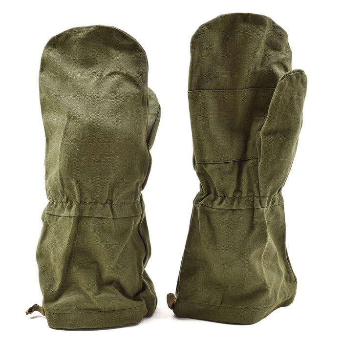 Paire de mitaines en coton olive véritable de l'armée française conçues pour les vêtements de travail hivernaux durables et les conditions difficiles.