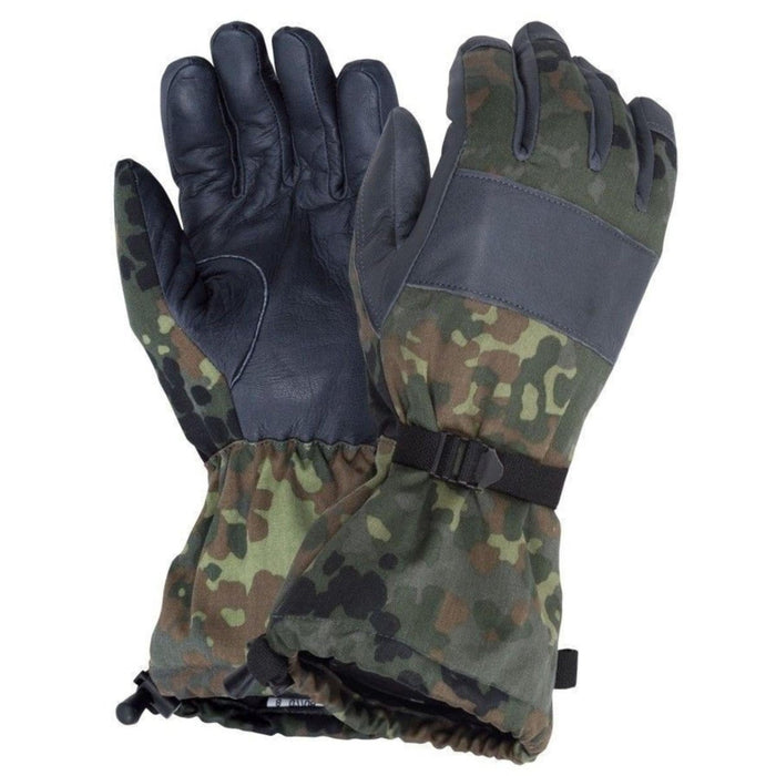 Gants d'hiver camouflage flecktarn de l'armée allemande avec poignée en cuir et jointures renforcées pour plus de durabilité et de protection.