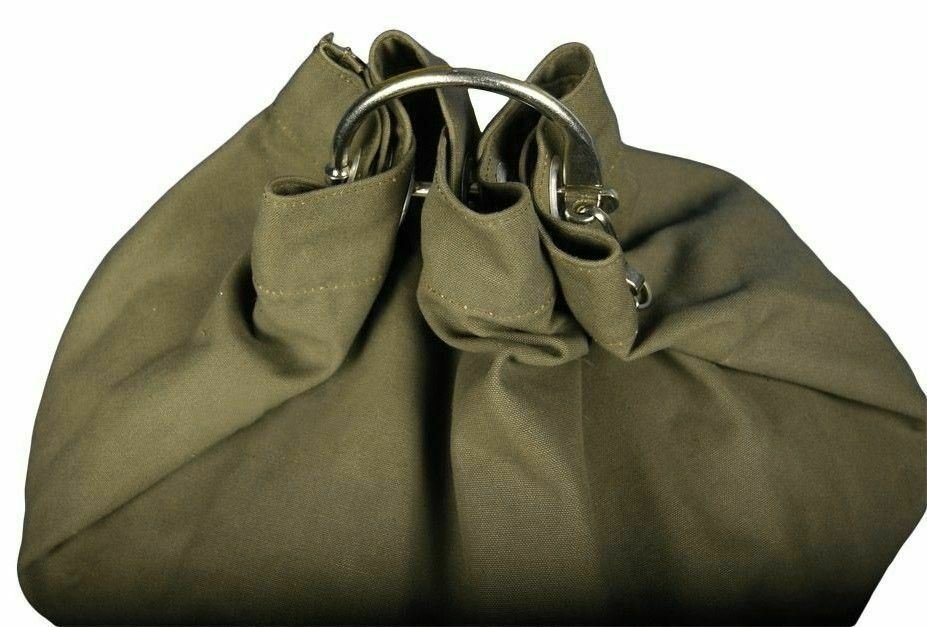 Véritable sac de voyage de l'armée allemande avec bretelles et grand sac à dos avec serrure