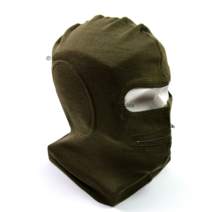 Cagoule de l'armée italienne vert olive avec deux trous pour les yeux et une bouche zippée pour une protection contre le froid.