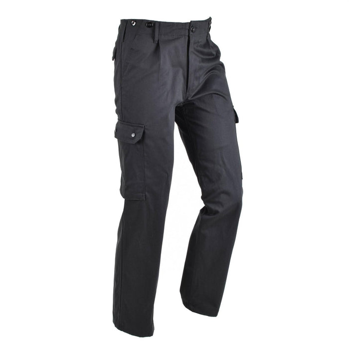 Pantalon cargo BDU noir de style armée allemande avec plusieurs poches, tissu durable et design d'uniforme de combat classique.