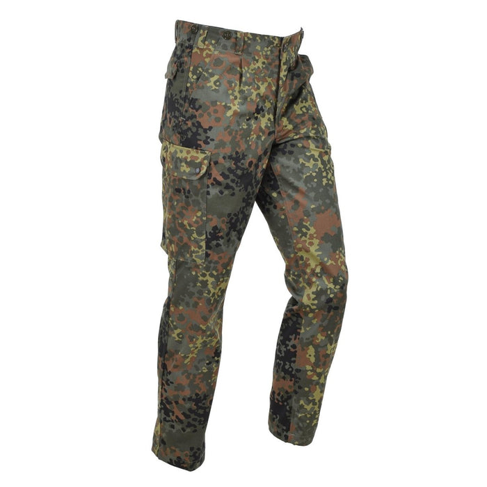 Pantalon d'airsoft tactique léger Leo Köhler pour hommes en camouflage Flecktarn avec poches cargo et passants de ceinture.