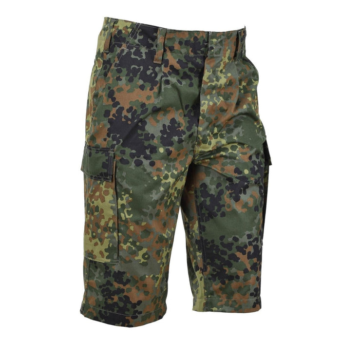 Short cargo Leo Kohler jusqu'aux genoux en camouflage Flecktarn avec tissu durable et plusieurs poches pour une utilisation en extérieur.