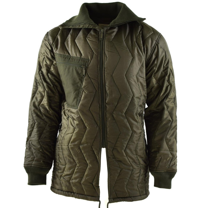 Veste militaire matelassée Mil-Tec de l'armée allemande vert olive avec doublure isolée, fermeture éclair sur le devant et poche poitrine.