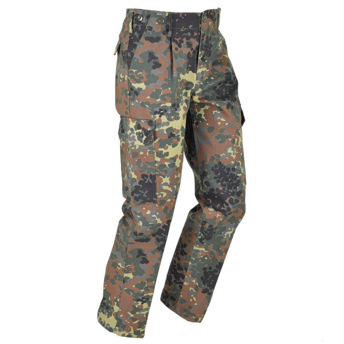 Pantalon cargo camouflage Flecktarn de style militaire allemand Mil-Tec avec plusieurs poches, tissu durable et respirant pour une utilisation en extérieur.