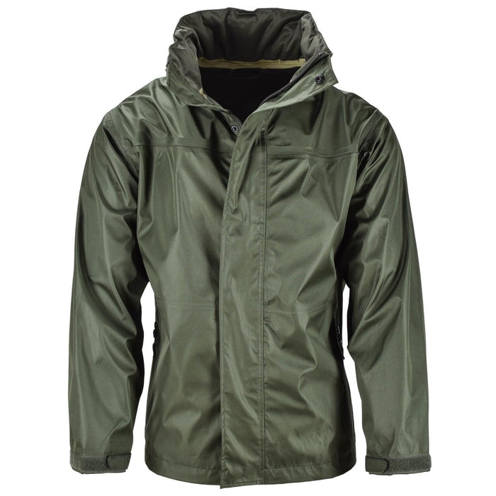 Veste imperméable pour homme Mil-Tec vert olive avec rabat coupe-vent zippé et boutonné, capuche réglable et poignets velcro.