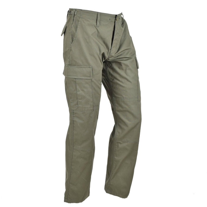 Pantalon BDU olive ripstop de style militaire américain Mil-Tec avec poches cargo, durable et léger pour une utilisation en extérieur.