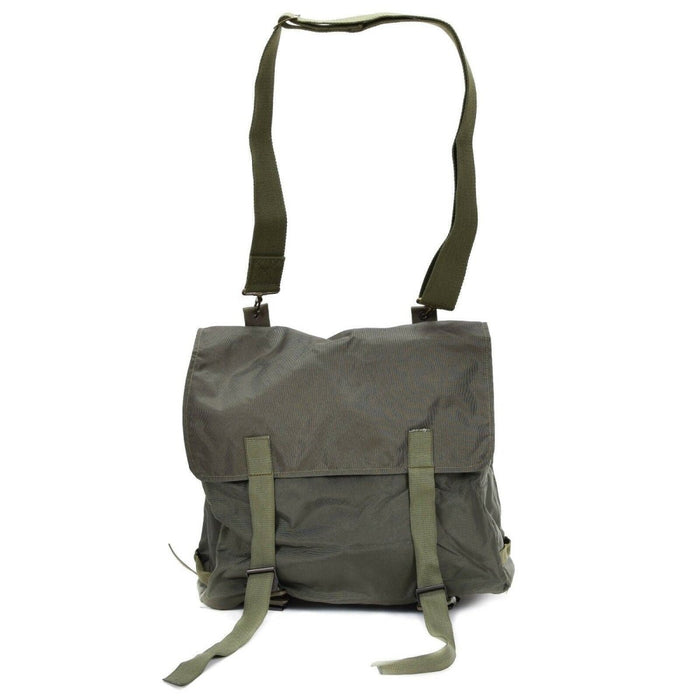 Sac à dos de combat original de l'armée autrichienne en vert olive avec fermeture à boucle et sangle de transport réglable