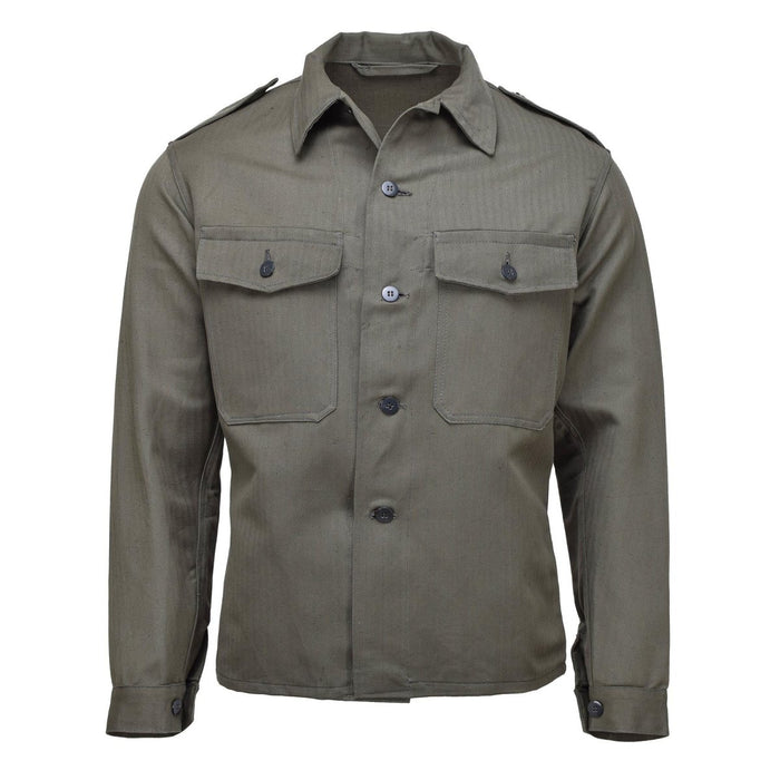 Veste de campagne autrichienne M59 vintage en olive, boutonnée sur le devant avec poches et poignets réglables, veste chemise de style militaire de la Seconde Guerre mondiale.