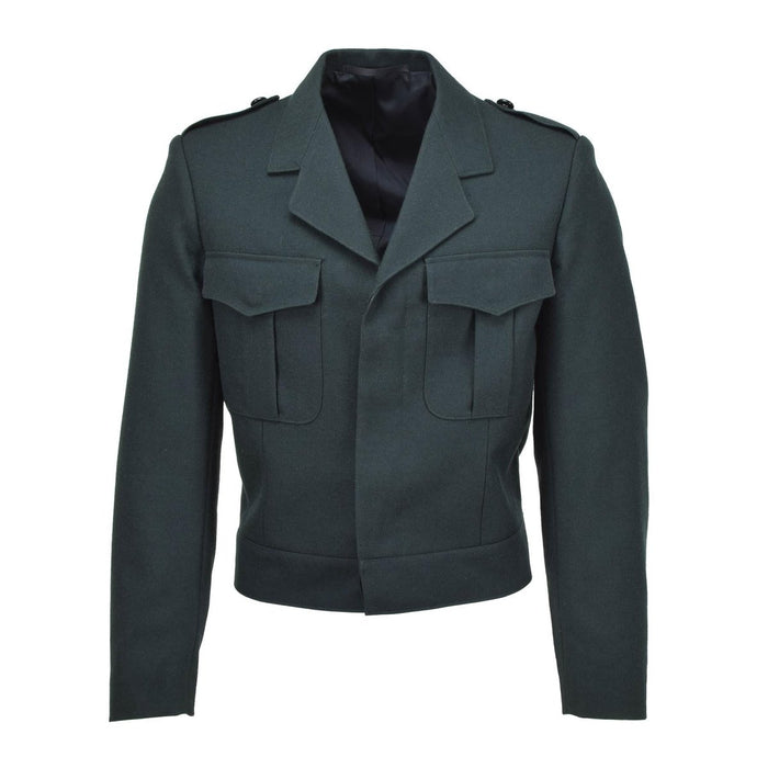 Veste chemisier originale en laine vert armée belge avec poches boutonnées et taille haute, style surplus militaire.
