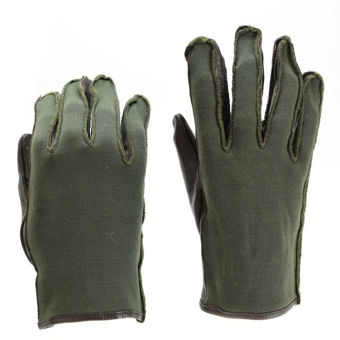 Gants de combat originaux de l'armée belge style Seconde Guerre mondiale en nylon olive et cuir avec coutures renforcées et dragonnes réglables.