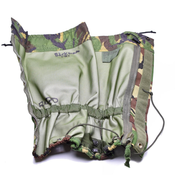 Guêtres imperméables camouflage DPM originales de l'armée britannique avec raccords réglables pour une protection extérieure robuste.