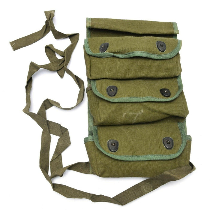 pochette à grenade vintage originale de l'armée française avec trois cellules, toile durable et fermetures à boutons pour un stockage sécurisé des munitions