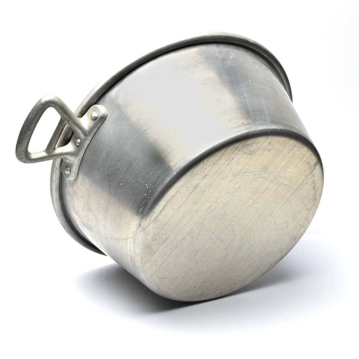 Grande marmite militaire française d'origine. Casserole en aluminium de style militaire