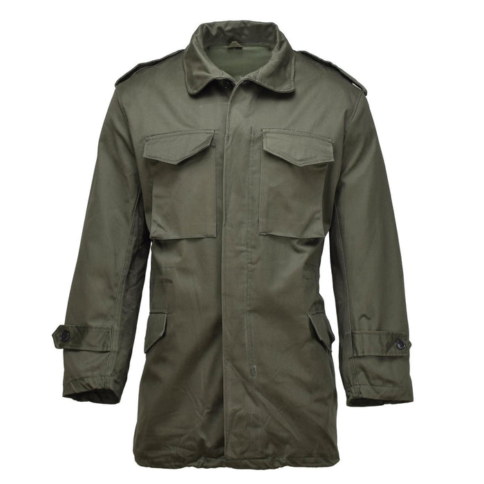 Veste militaire grecque M65 originale en olive avec plusieurs poches et tissu durable résistant aux intempéries.