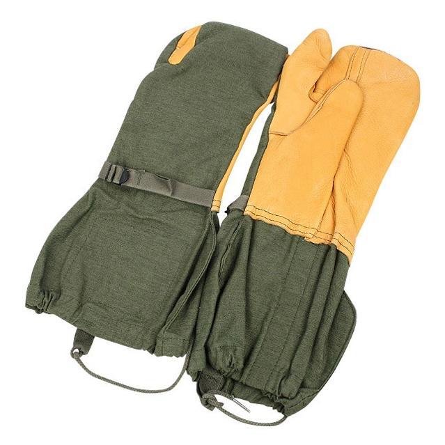 Mitaines originales de l'armée américaine pour temps froid extrême avec doigt à gâchette et paume renforcée en cuir vert militaire.