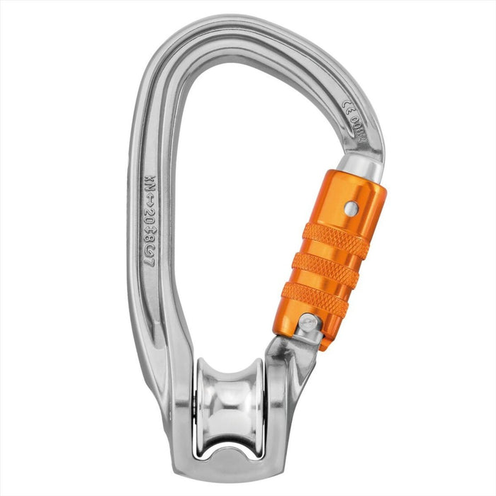 Mousqueton en métal avec verrou orange sur fond blanc