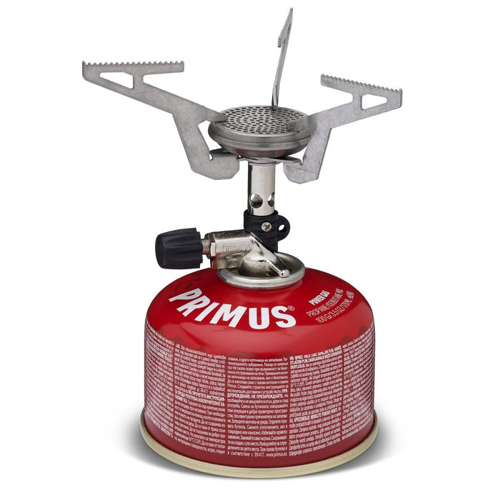 Réchaud de camping de poche pliable et léger Primus Express attaché à une cartouche de gaz rouge pour une utilisation en extérieur