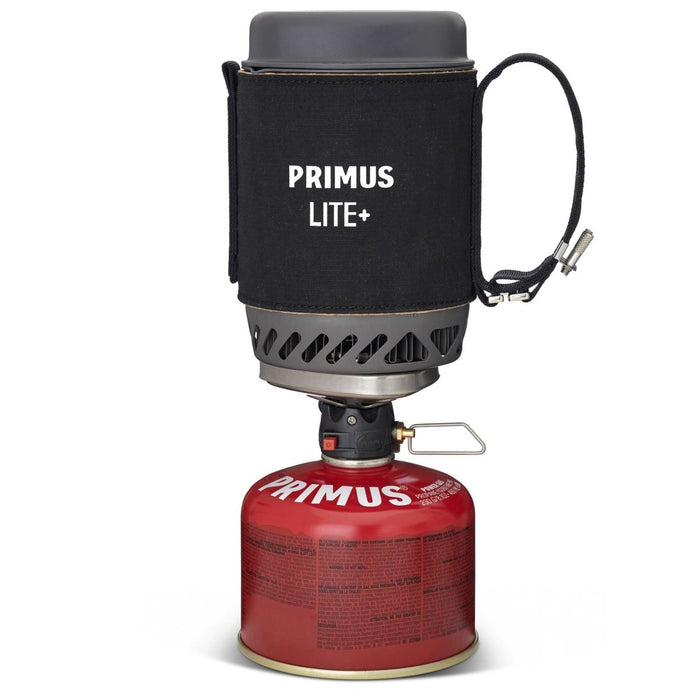 Réchaud de camping léger Primus Lite Plus avec casserole recouverte de céramique et réservoir de carburant pour la randonnée et la cuisine en plein air.