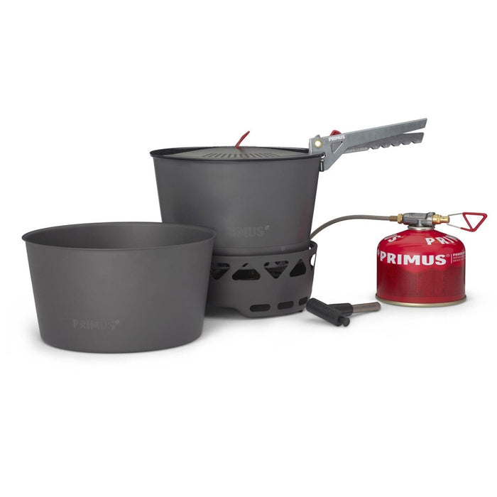 Ensemble de cuisine de camping en plein air Primus PrimeTech 2,3 L avec casseroles, échangeur de chaleur, couvercle, pince à casserole et bidon de carburant.